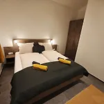 아파트 Haustiptop